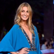 sveva-alviti-sera-dalida-dans-le-prochain-film-de-lisa-azuelos
